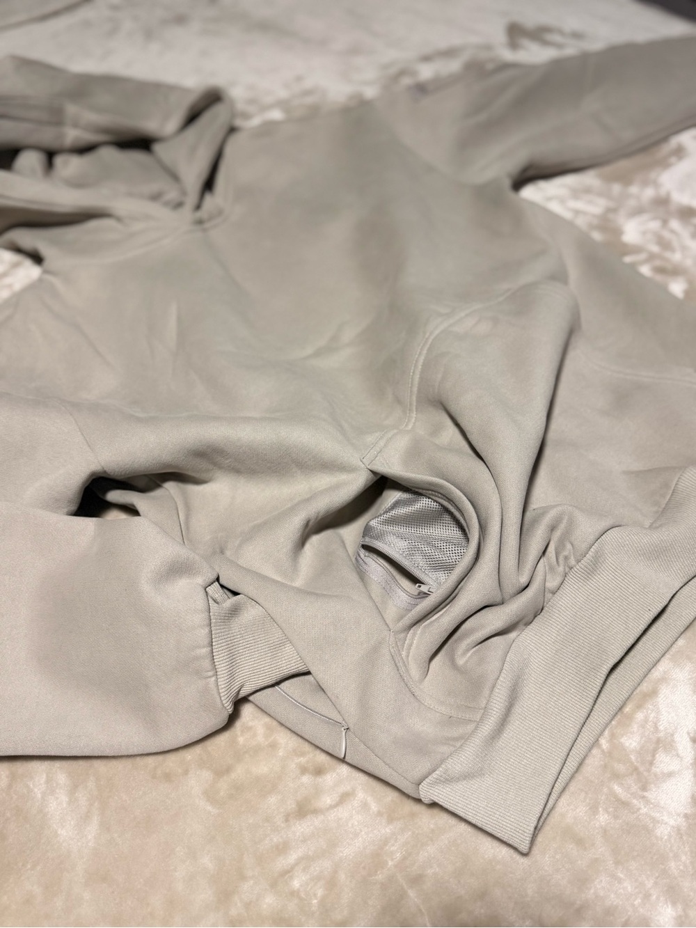 Unisex Comfrt Lightweight Hooded Sweatshirt in Light Beige